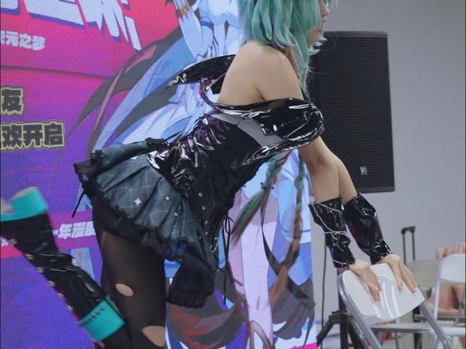 想看coser幕后?汉化版花絮最新更新来啦!