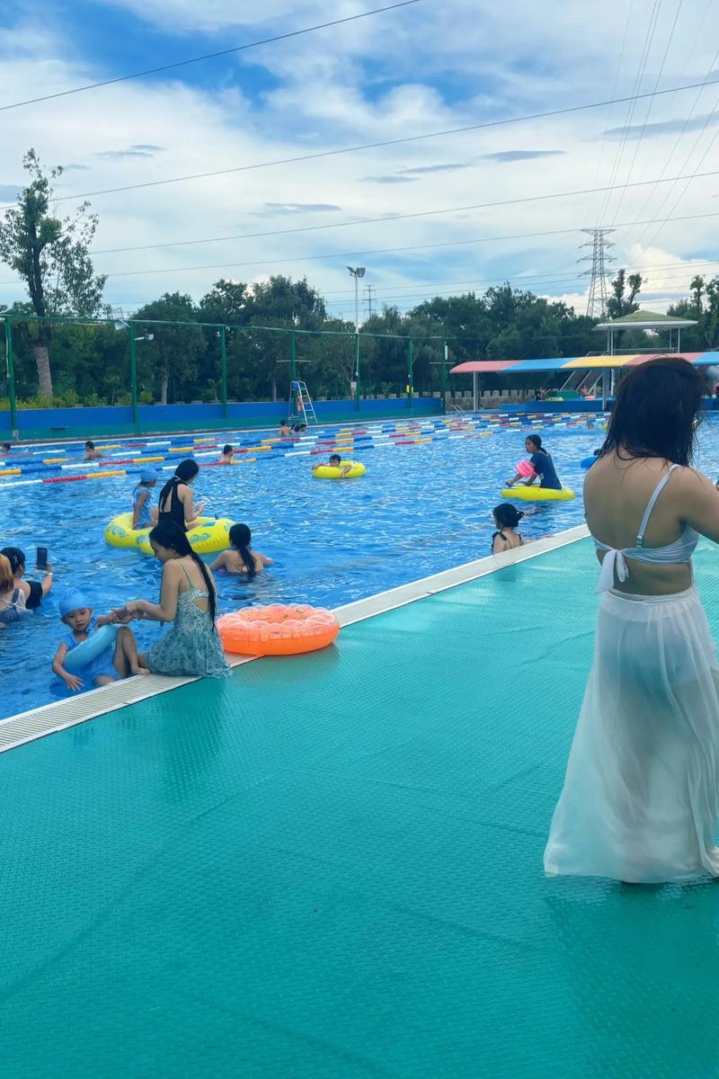 想玩最热的夏天?最新版本下载及攻略都在这里