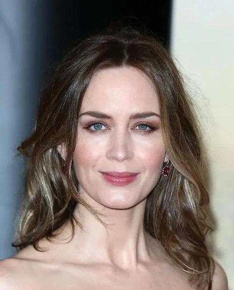 全网热搜！艾米丽布兰切特最新影片不容错过