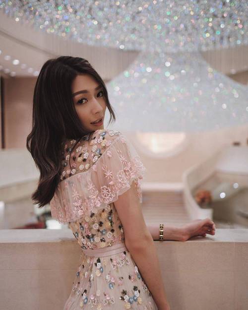 偶像人妻最新动态:她结婚了?粉丝们都炸锅了!