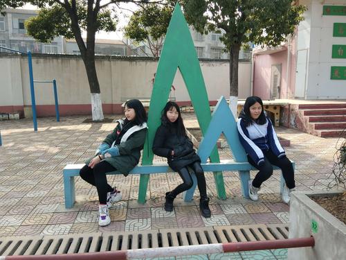 对班女生用色情券吧？下载前需谨慎！