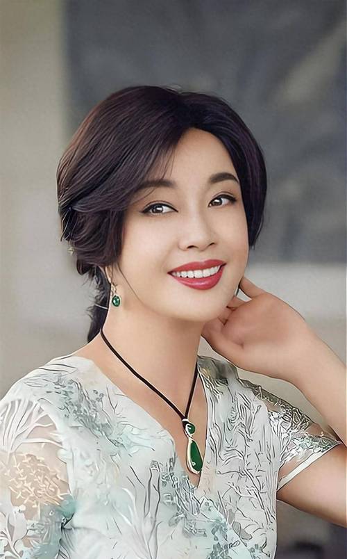 探秘徐娘半老最新版本：展现成熟女性的独特风采