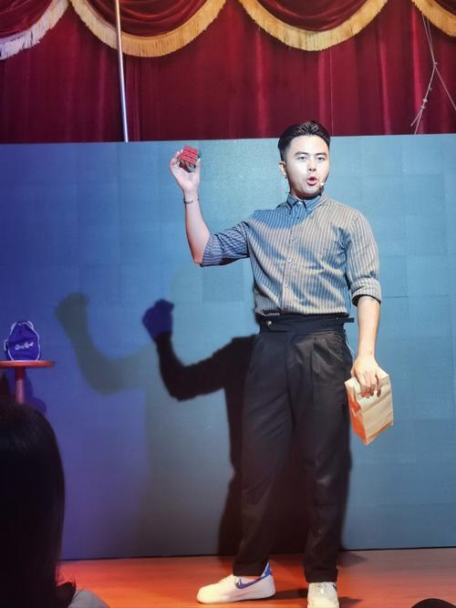 35岁魔术师最新表演怎么样?揭秘观众全被征服!