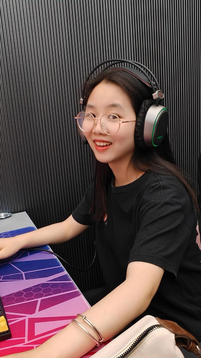 女大学生沉迷版本大全有何益处？(意想不到的正面价值)